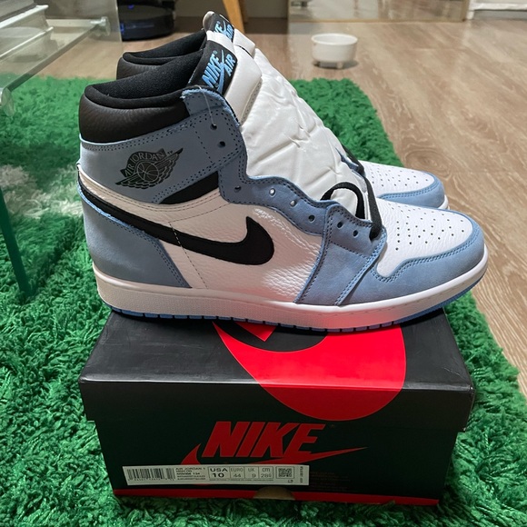 Air Jordan 1 high in university blue colorway - Picture 2 of 10